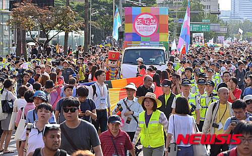퀴어문화축제, 서울광장서 오늘 오후 7시까지… 5만여명 참석 예상