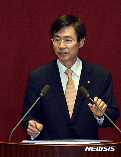 기재위원장 조경태. 20대 전반기 국회 기획재정위원장에 선출된 조경태 의원이 오늘(13일) 오후 서울 여의도 국회에서 열린 본회의에서 당선인사를 하고 있다. /사진=뉴시스