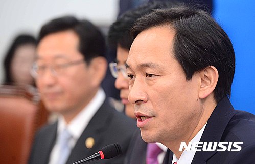 맞춤형 보육 제도에 대해 더민주 우상호 원내대표가 오늘(14일) 서울 여의도 국회에서 열린 원내대책회의에서 언급했다. /사진=뉴시스