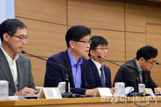 공공기관 기능조정. 노형욱 기획재정부 재정관리관(왼쪽 2번째)이 지난 13일 오전 정부세종청사에서 에너지, 환경, 공공기관 기능조정과 관련 관계부처합동으로 사전브리핑을 하고 있다. /자료사진=머니투데이