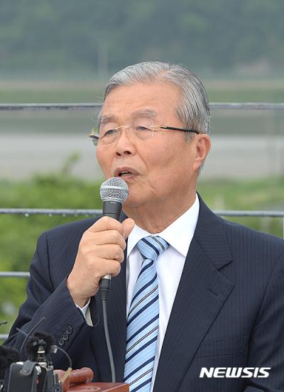 더민주 김종인 비대위 대표가 오늘(15일) 오전 경기 파주시 임진각에서 현장 비상대책위원회의를 했다. /사진=뉴시스