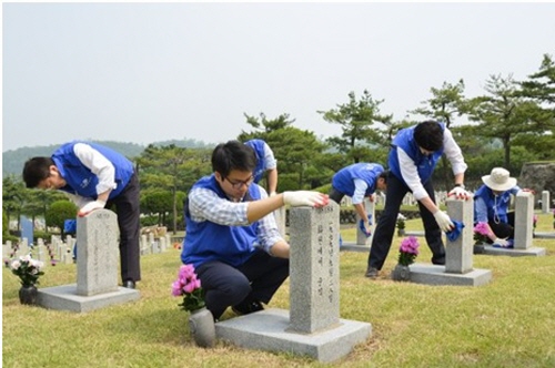 효성, '호국보훈의 달' 맞이해 묘역정화 활동 펼쳐