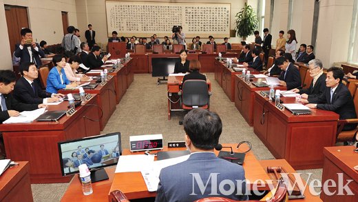 [MW사진] 여소야대 제2대 국회, 첫 법사위 전체회의 개의
