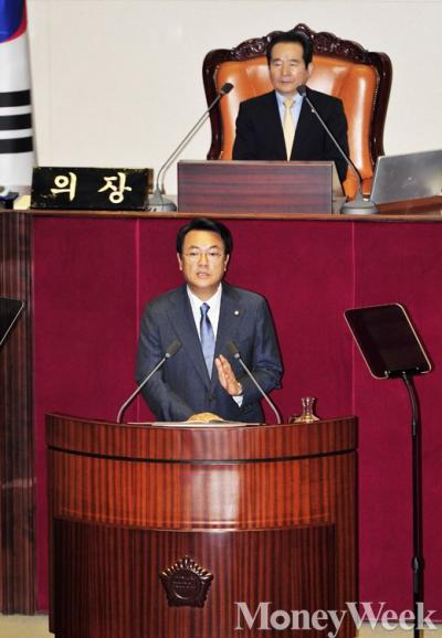 새누리당 정진석 원내대표가 오늘(20일) 서울 여의도 국회 본회의장에서 열린 제343회 국회 임시회 제3차 본회의에서 교섭단체 대표연설을 하고 있다. /사진=임한별 기자