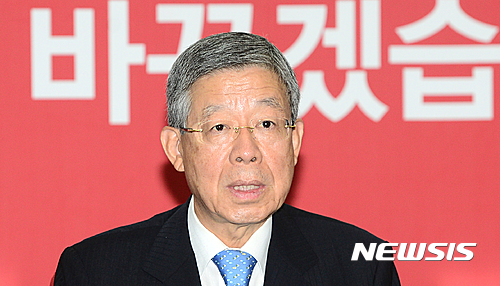 김해 신공항에 대해 언급한 새누리당 김희옥 혁신비대위원장. /자료사진=뉴시스