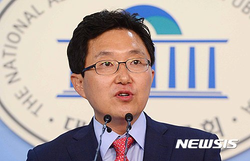 김용태 새누리당 의원이 오늘(27일) 서울 여의도 국회 정론관에서 당대표 출마를 선언했다. /사진=뉴시스