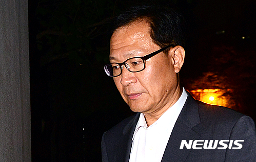 문병호 전 의원이 재검표가 끝난 뒤 자택으로 돌아가고 있다. /사진=뉴시스