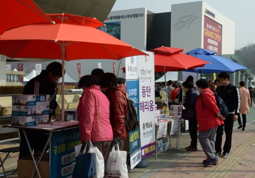 국토부가 최근 속칭 떴더방으로 불리는 불법 천막 50개를 단속해 철거했다. /사진=뉴시스 DB