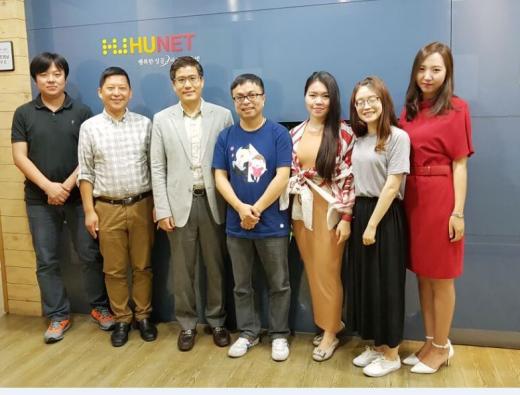 (좌측에서 두번째부터) 나이스교육 윤진아 대표, 휴넷 조영탁 대표, 일과교육 배빈봉 대표, 해취유학 흠이 대표
