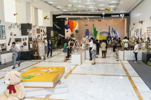 30일 광주은행 본점 1층에서 개관한  ‘Around the World with KJ Card’ 전시회장.