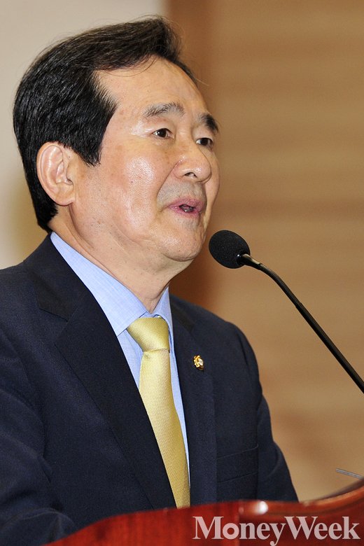 [MW사진] 축사 전하는 정세균 국회의장