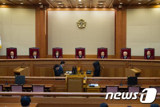 헌재. 박한철 헌법재판소장을 비롯한 헌법재판관. /자료사진=뉴스1
