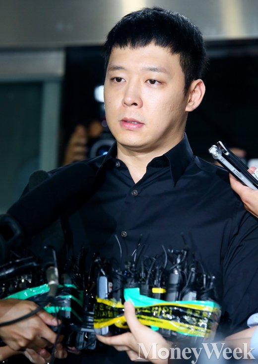 [MW사진] 강남서 출석 박유천, '대한민국 연예계 성폭행 논란에 떠들석'