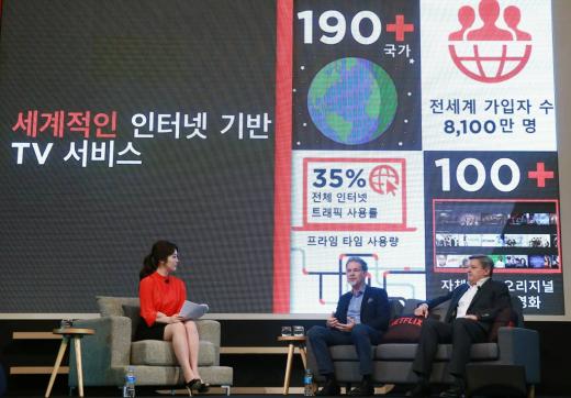 리드 헤이스팅스 넷플릭스 공동 창립자 및 CEO와 테드 사란도스 넷플릭스 최고콘텐츠책임자가 30일 오전 서울 영등포구 여의도동 콘래드호텔에서 열린 미디어데이 기자간담회를 갖고 있다. /사진=머니위크DB