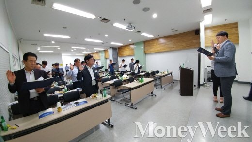  濵 ؼ ϴ  귣 CEO. (= )