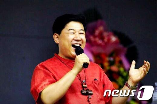 '웃음박사' 남부대 김영식 교수 수필가 등단