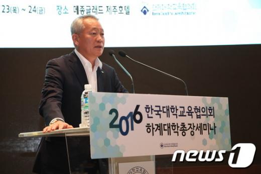 안양옥 장학재단 이사장. /자료사진=뉴스1(한국장학재단 제공)