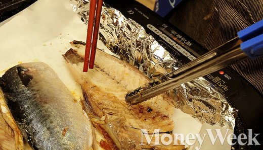 [MW사진] 노릇노릇 맛있게 익어가는 국민생선 고등어