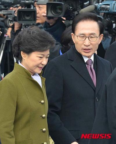 이명박 전 대통령(오른쪽)과 박근혜 대통령. /자료사진=뉴시스