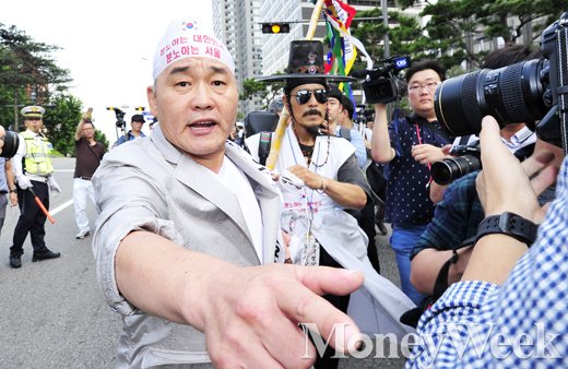 [MW사진] 자위대 창설 기념행사 규탄, 분노 참지 못하고 뛰쳐나오다