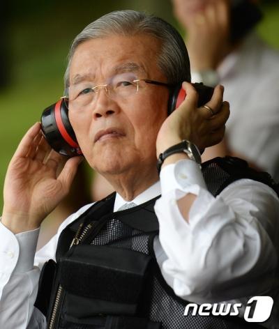 경찰특공대. 더민주 김종인 비대위 대표와 안전행정위원들이 지난 21일 서울 서초구 남태령 경찰특공대를 방문해 대테러 훈련 시범을 참관했다. /사진=뉴스1 