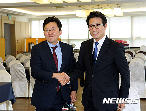 정병국(오른쪽), 김용태 새누리당 의원. /사진=뉴시스