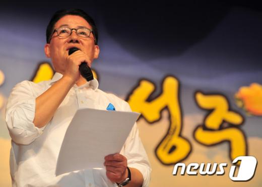 성주 박수. 국민의당 박지원 비상대책위원장과 비대위원들이 오늘(1일) 사드(THAAD, 고고도미사일방어체계) 배치지역으로 확정된 경북 성주군청을 방문했다. /사진=뉴스1