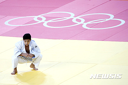 안바울이 8일(한국시간) 남자유도 66kg급 결승에서 한판패를 당한 뒤 아쉬워하고 있다. /사진=뉴시스