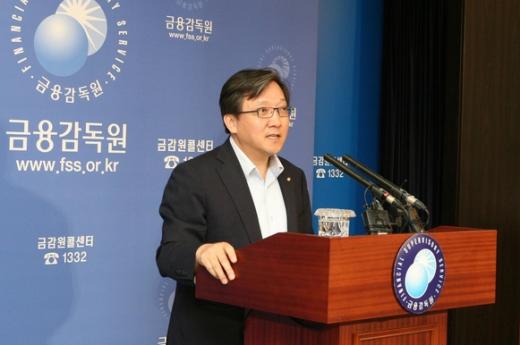 최성일 금융감독원 선임국장이 '전자금융거래시 금융소비자 편의성 제고' 세부계획에 대해 설명하고 있다./사진=금융감독원