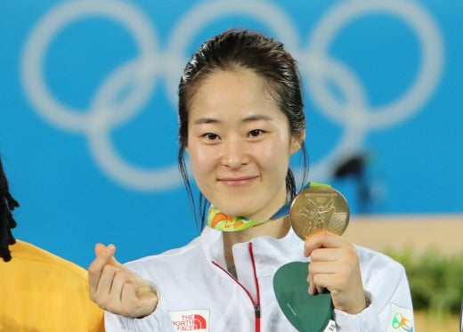한국의 올림픽 3회 연속 10-10 진입이 여자골프와 태권도 성적에 달렸다. 사진은 여자 태권도 67kg급에서 금메달을 딴 오혜리. /사진=뉴시스 DB