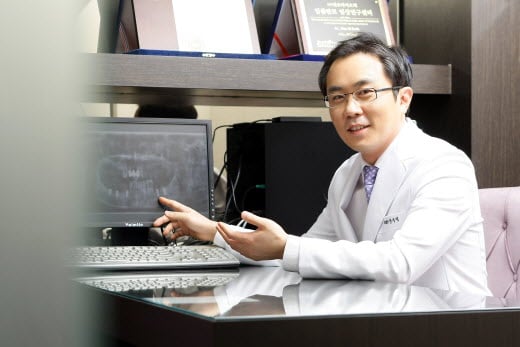 [한기덕 원장의 치과 STORY⑬] '전체 임플란트‘, 의료진과 상의해야