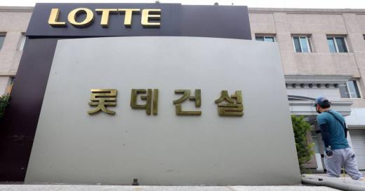 롯데그룹 비리 의혹을 수사하고 있는 검찰이 지난 6월 롯데건설과 롯데케미칼 등 계열사 10곳에 대한 압수수색을 진행했다./사진=머니투데이DB