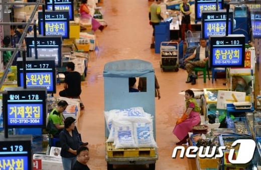 노량진 수산시장, 추석 연휴 3일간 경매 휴장… 대목에도 '한산' - 머니S