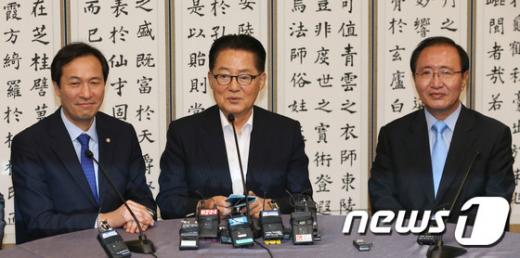 김재수 해임건의안. 사진은 더민주 우상호·국민의당 박지원·정의당 노회찬 원내대표(왼쪽부터). /자료사진=뉴스1