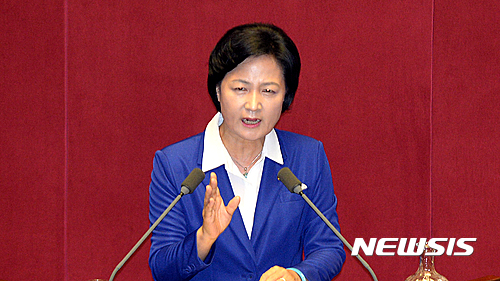 추미애 연설 전문. 더불어민주당 추미애 대표가 6일 오전 서울 여의도 국회에서 열린 본회의에서 교섭단체 대표연설을 하고 있다. /사진=뉴시스