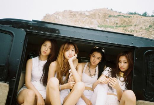 YG신예 '블랙핑크', 세인트스코트 모델 발탁…대세 인증