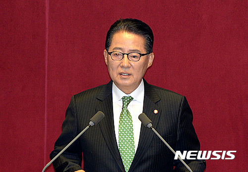 박지원 대표연설 전문. 국민의당 박지원 비대위원장 겸 원내대표가 오늘(7일) 오전 서울 여의도 국회에서 열린 본회의에서 교섭단체대표연설을 하고 있다. /사진=뉴시스