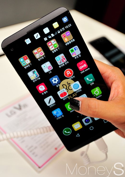 [머니S포토] 프리미엄 스마트폰 LG V20, 갤럭시 노트7과 비교해보니