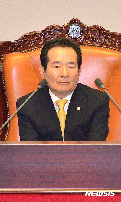 김재수 농림부 장관. 정세균 국회의장이 오늘(23일) 국회 본회의장에서 새누리당 의원들을 기다리고 있다. /사진=뉴시스