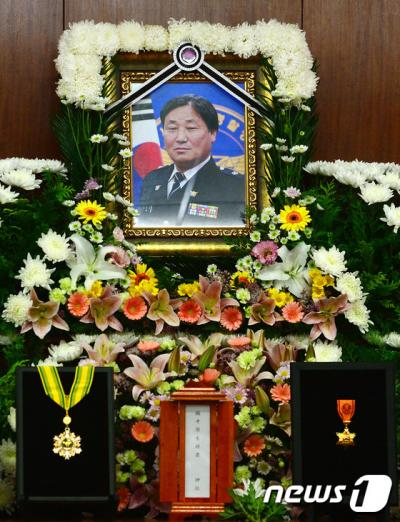 경찰의 날. 오패산터널 총격사고로 숨진 故 김창호 경감 빈소가 지난 20일 오후 송파구 가락동 경찰병원 장례식장에 마련됐다. /사진=뉴스1