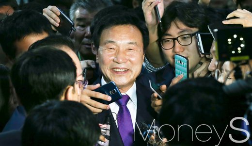 손학규 안철수. 어제(21일) 정계복귀를 선언한 손학규 전 민주당 대표. /사진=임한별 기자