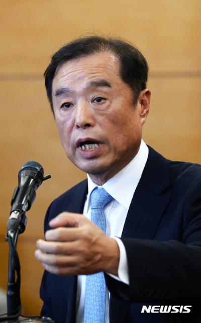 김병준 눈물. 오늘(3일) 김병준 국무총리 후보자가 서울 종로구 금융감독원 연수원에서 기자간담회를 갖고 총리직 수락 배경에 대해 입장을 밝히고 있다. /사진=뉴시스