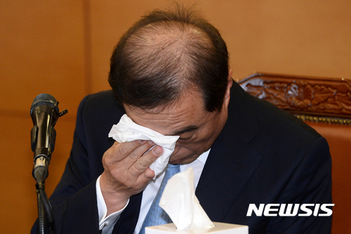 김병준 눈물. 오늘(3일) 김병준 국무총리 후보자가 서울 종로구 금융감독원 연수원에서 기자간담회를 갖고 총리직 수락 배경에 대해 입장을 밝히고 있다. /사진=뉴시스