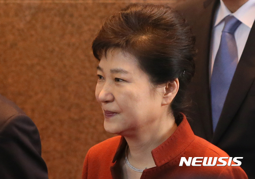 박근혜 대통령이 오늘(8일) 오전 정세균 국회의장과의 면담을 위해 서울 여의도 국회로 들어서고 있다. /사진=뉴시스