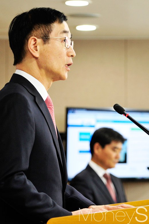 [머니S포토] 대국민담화 발표하는 이준식 사회부총리