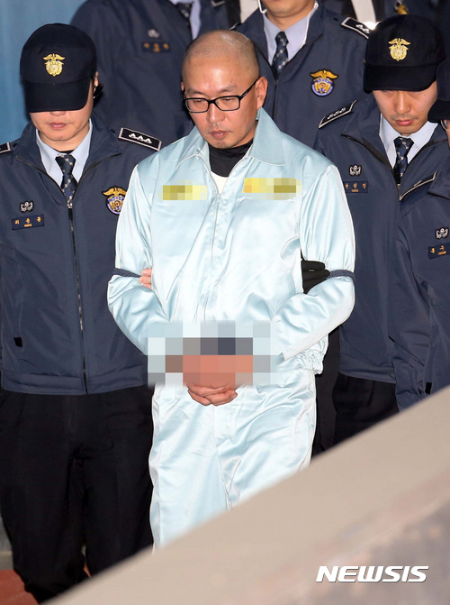 차은택 삭발. 오늘(11일) 오후 차은택 전 창조경제추진단장이 삭발을 한 모습으로 구속 전 피의자심문을 받기 위해 서울 서초구 서울중앙지법에 도착했다. /사진=뉴시스