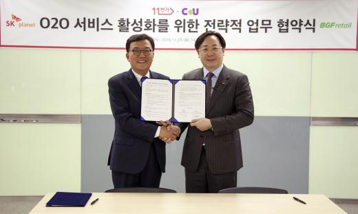 BGF리테일 류왕선 부문장(왼쪽)과 SK플래닛 장진혁 부문장. /사진=SK플래닛 @머니S MNB, 식품 유통 · 프랜차이즈 외식 & 창업의 모든 것