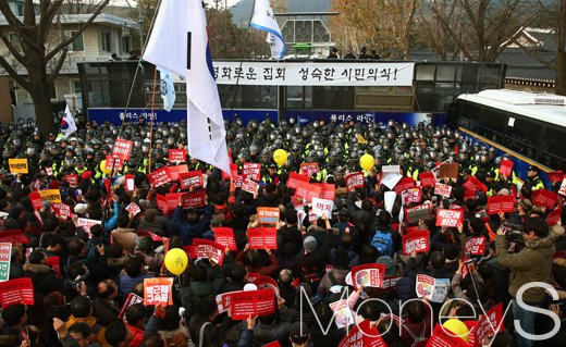 [머니S포토] 제6차 촛불집회, '청와대까지 불과 100m'