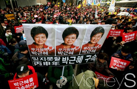 [머니S포토] 제6차 촛불집회, '성난민심 머릿속엔 온통 그녀의 구속뿐…'
