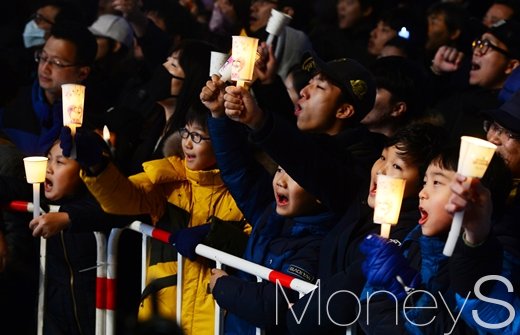 [머니S포토] 어린이들도 나선 '6차 촛불집회'